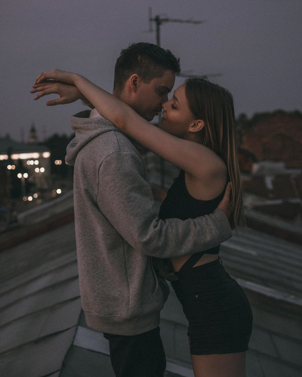 На улицы выходить нельзя, поэтому владимирские фотографы отправляются творить на крыши. Вот что из этого получается