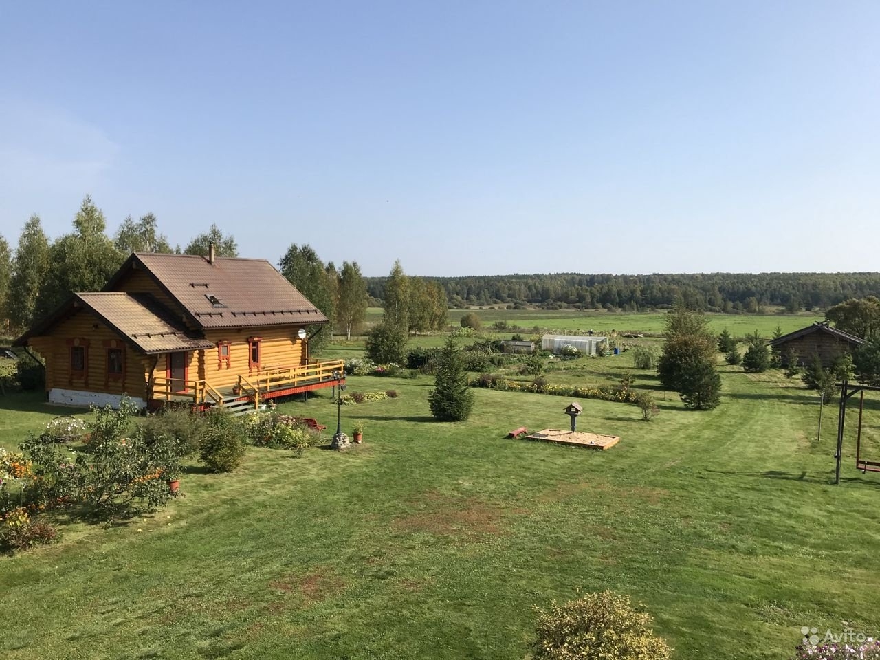 Чтобы стать дачником, не обязательно покупать землю и дом, можно просто взять все блага загородной жизни в аренду