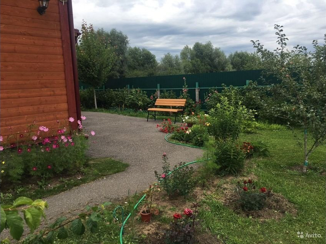 Чтобы стать дачником, не обязательно покупать землю и дом, можно просто взять все блага загородной жизни в аренду