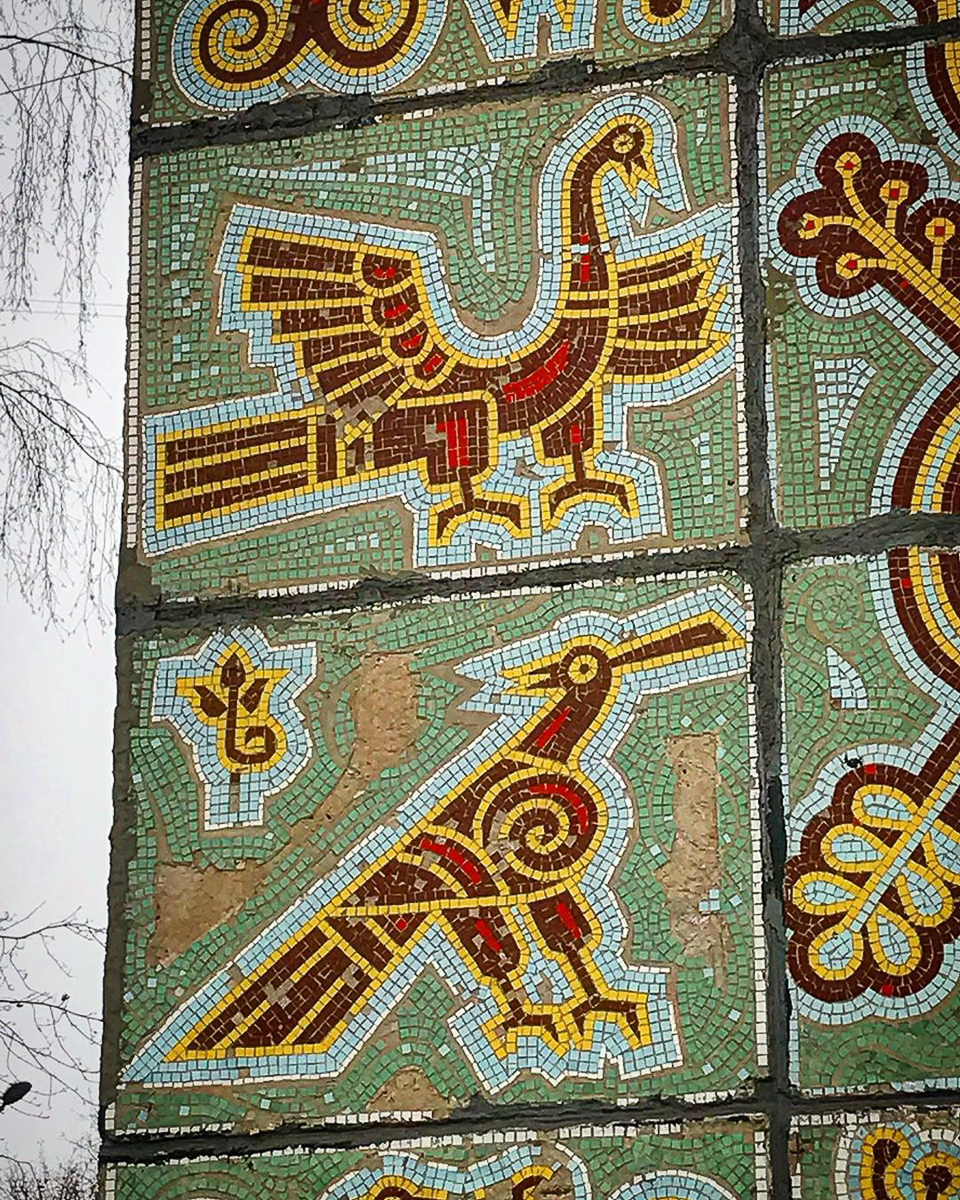 Узнаем у архитектора все подробности о владимирской мозаике на стенах зданий и получаем эстетическое удовольствие от советского модернизма