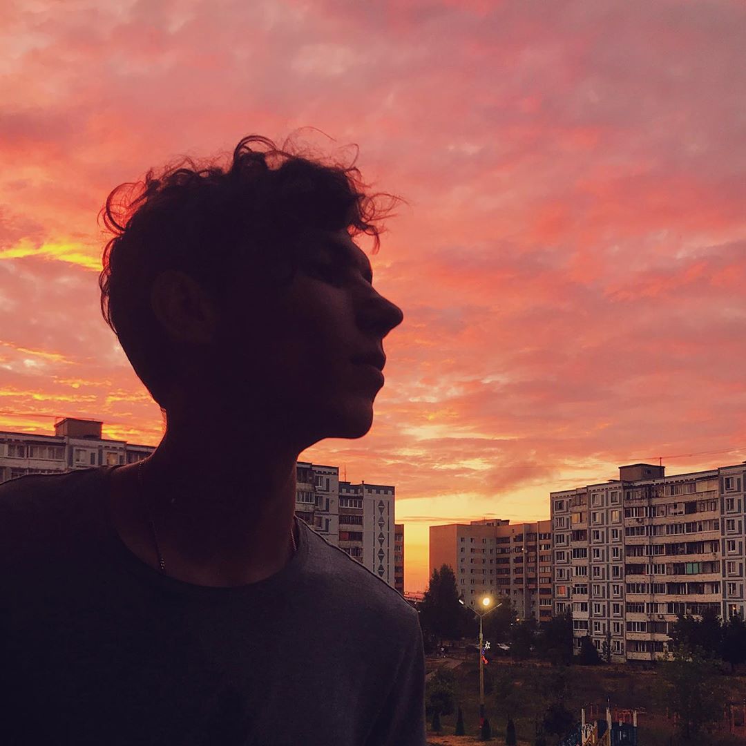 Совсем скоро владимирцы смогут пообщаться с новым гостем прямого эфира инста-шоу “АРТ КАРАНТИНО” от ART HALL