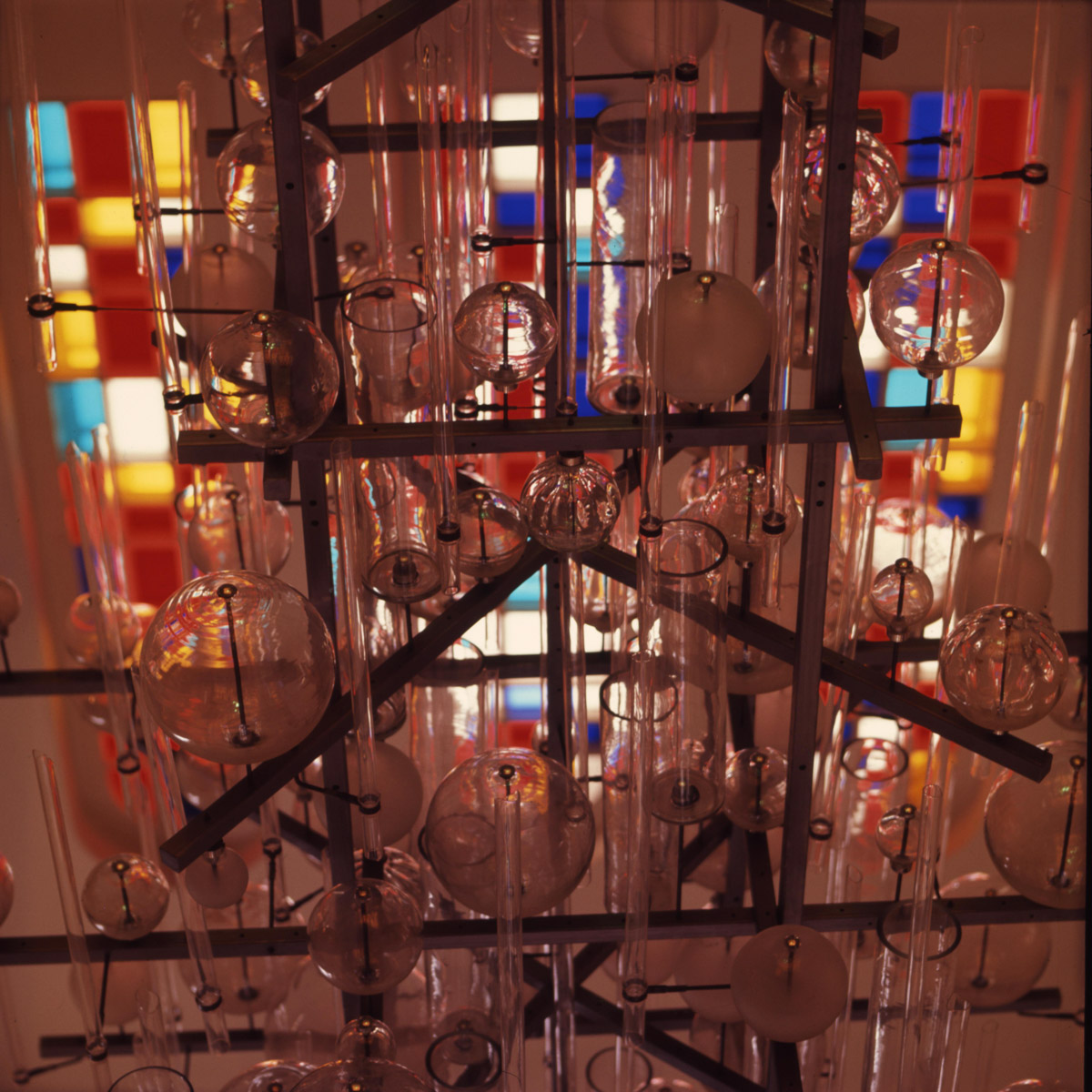 В 2019 году в Музее хрусталя и лаковой миниатюры начались ремонтно-реконструкционные работы. Сейчас идет монтаж экспозиции, но мы уже можем оценить результаты первого за 100 лет масштабного обновления