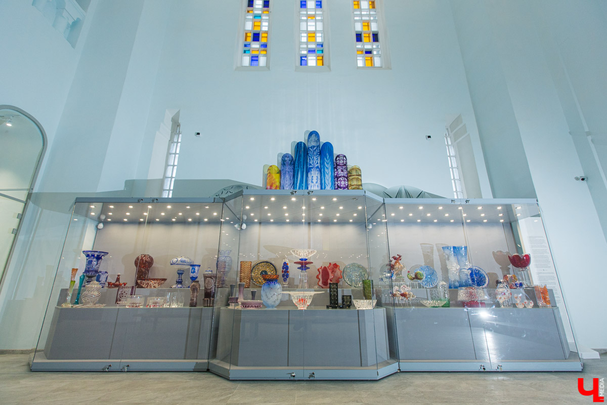 В 2019 году в Музее хрусталя и лаковой миниатюры начались ремонтно-реконструкционные работы. Сейчас идет монтаж экспозиции, но мы уже можем оценить результаты первого за 100 лет масштабного обновления