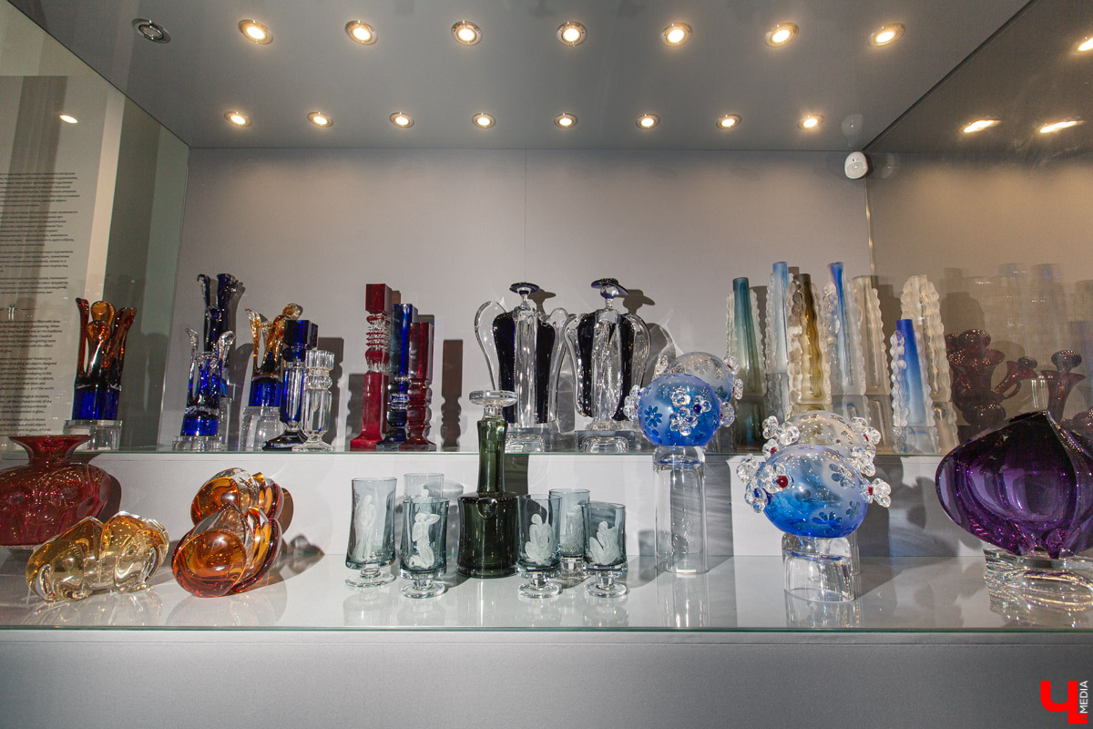 В 2019 году в Музее хрусталя и лаковой миниатюры начались ремонтно-реконструкционные работы. Сейчас идет монтаж экспозиции, но мы уже можем оценить результаты первого за 100 лет масштабного обновления