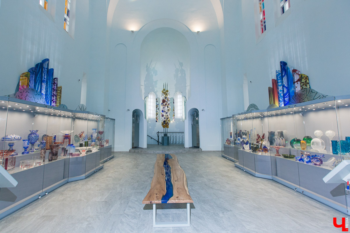 В 2019 году в Музее хрусталя и лаковой миниатюры начались ремонтно-реконструкционные работы. Сейчас идет монтаж экспозиции, но мы уже можем оценить результаты первого за 100 лет масштабного обновления