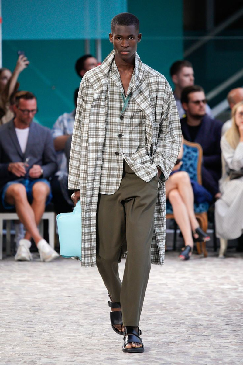 Оставляем все предрассудки о летнем гардеробе позади - владимирский имидж-консультант Александра Креар призывает побольше экспериментировать с принтами в самый жаркий сезон 2020 года