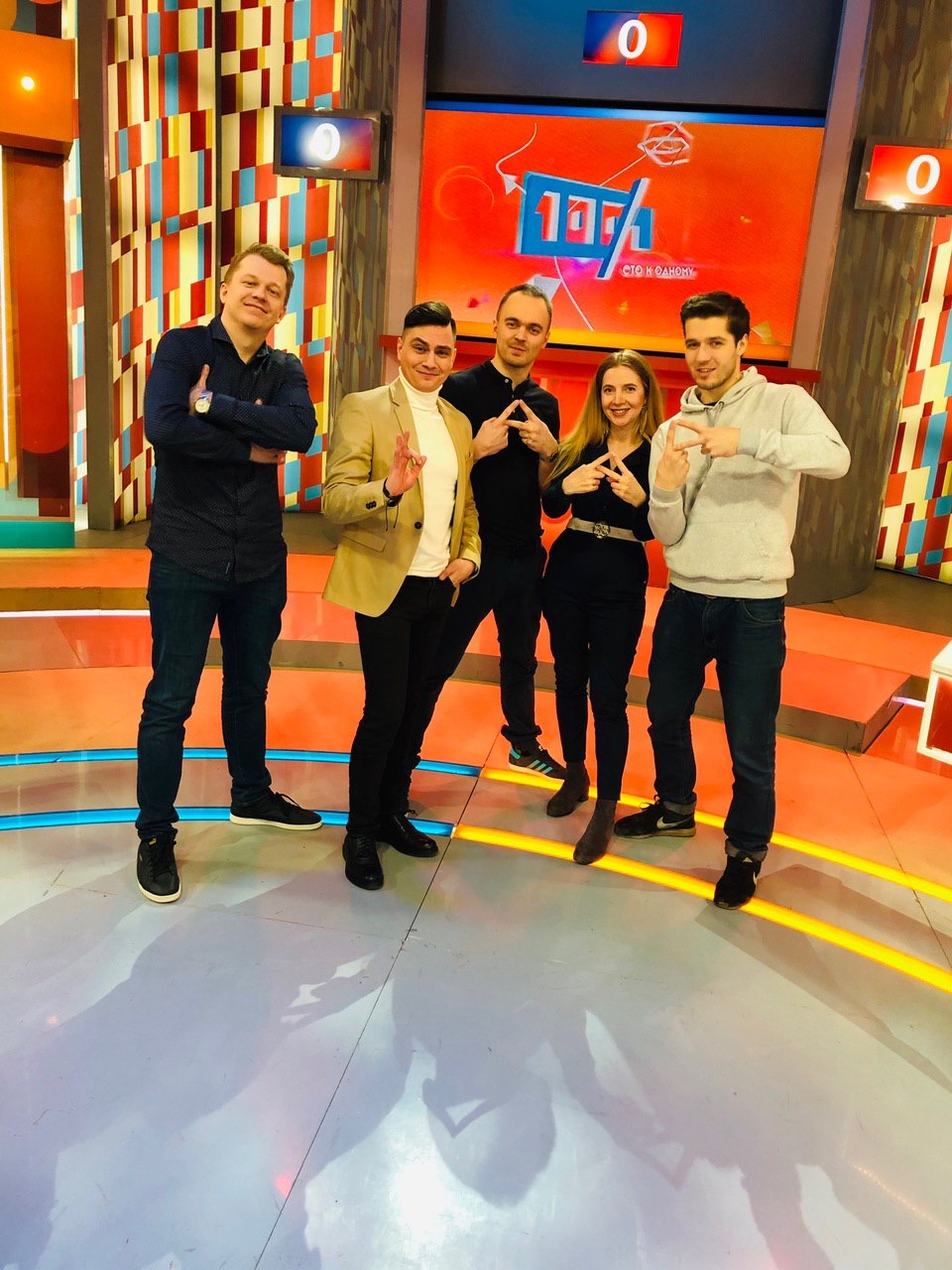 В минувшее воскресенье в командной телеигре «100 к одному» засветились пять улыбающихся лиц из Владимира. Многих из них вы наверняка знаете. Эти ребята любят веселые танцы и бит