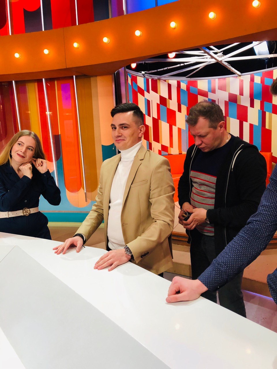 В минувшее воскресенье в командной телеигре «100 к одному» засветились пять улыбающихся лиц из Владимира. Многих из них вы наверняка знаете. Эти ребята любят веселые танцы и бит