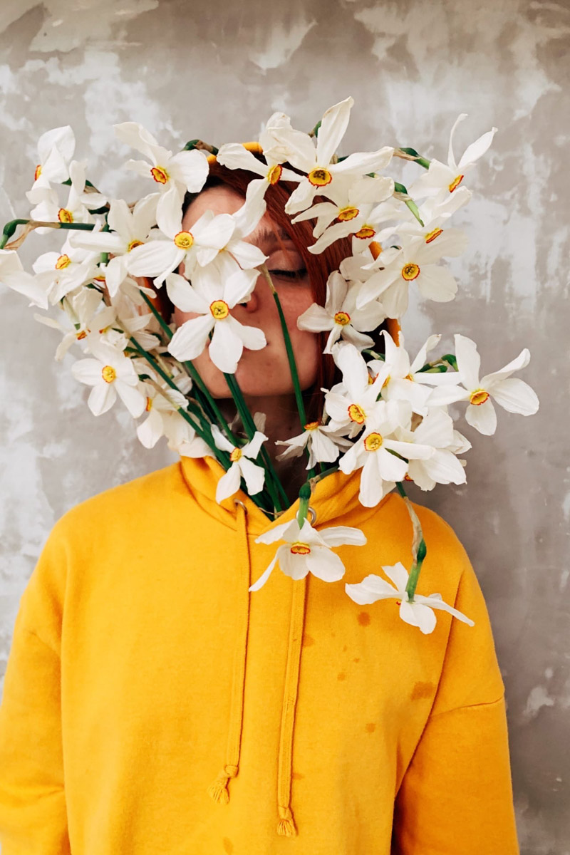 Владимирские фотографы и модели не боятся кризиса. В крайнем случае, они готовы сменить фэшн на огород и спицы - домашние хобби, которым предаются во время самоизоляции