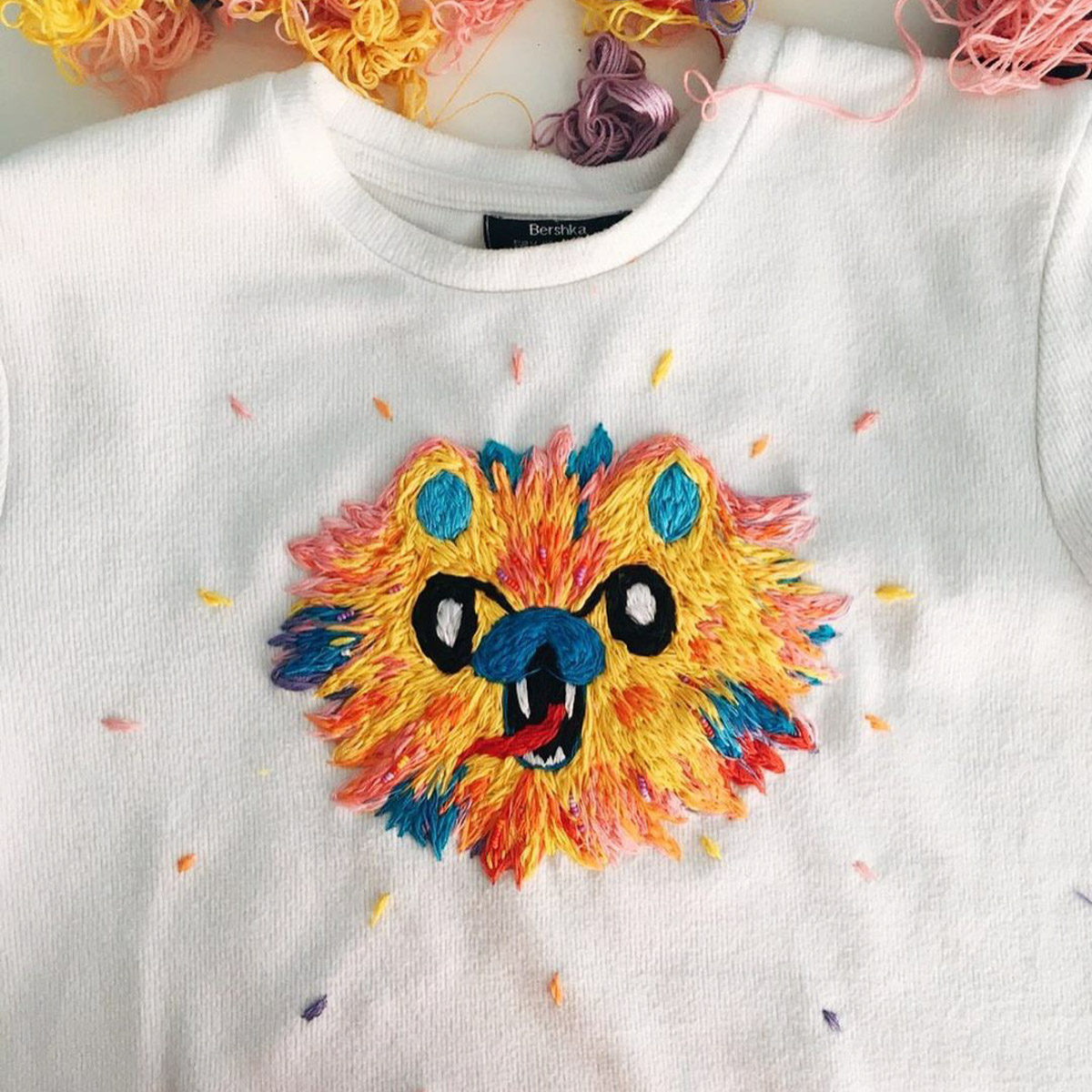 Владимирские фотографы и модели не боятся кризиса. В крайнем случае, они готовы сменить фэшн на огород и спицы - домашние хобби, которым предаются во время самоизоляции