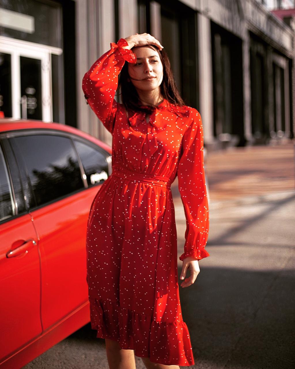 Организатор мероприятий Виктория Зайцева знает толк в минималистичных аутфитах и разбирается в вопросах праздничного дресс-кода