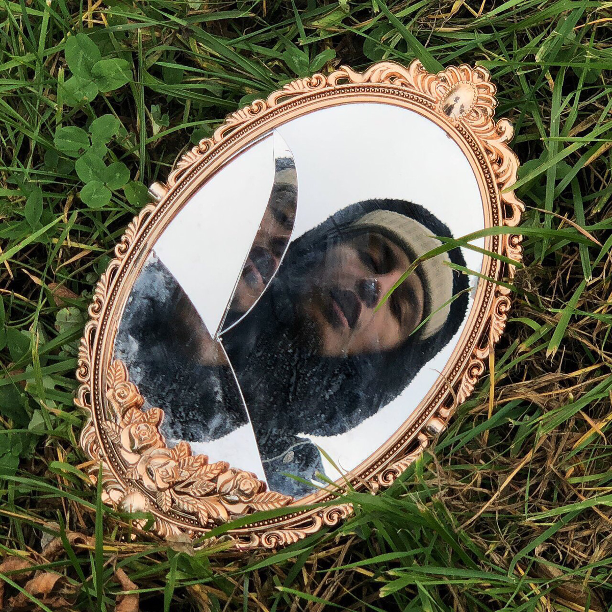 За окном непогода, пора включать меланхоличную музыку и смотреть вдаль. У владимирских музыкантов как раз лиричные релизы вышли, самое время ознакомиться