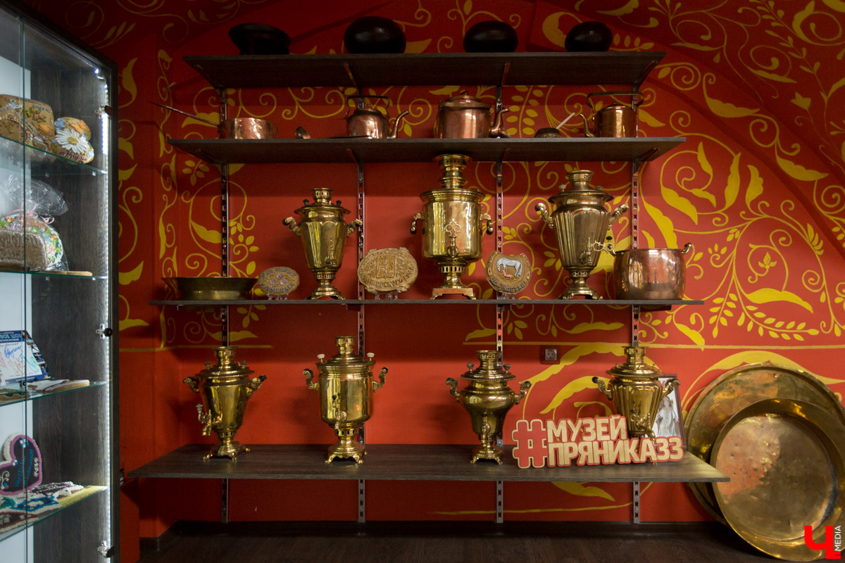 «Дом-музей Пряника» за последние два месяца пережил многое, но держится, несмотря ни на что. Мы пообщались с директором сладкого царства и узнали, есть ли жизнь после переезда и чем наш пряничный замок отличается от новоприбывшего нижегородского