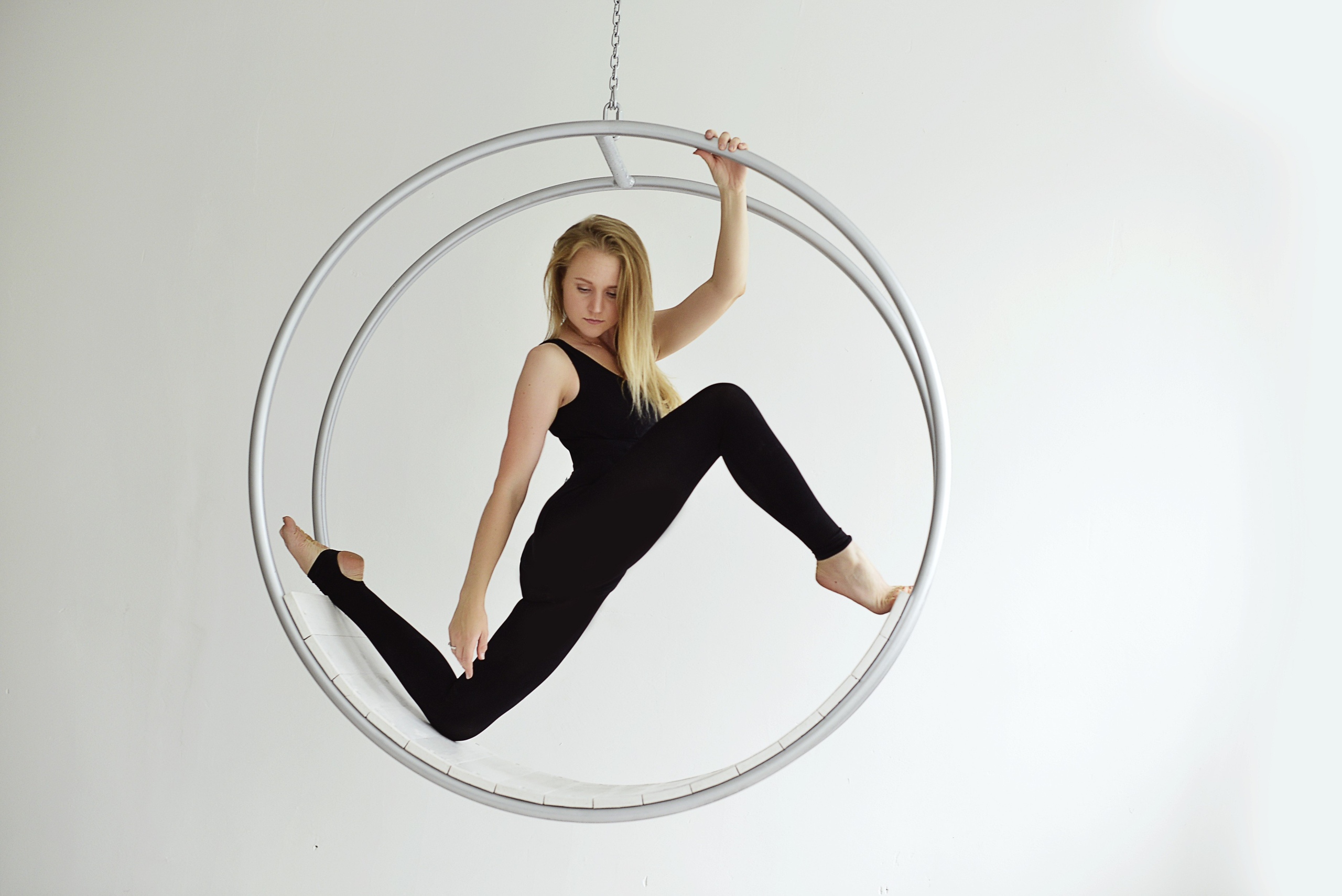 Три представителя разных профессий рассказали о том, как потеряли работу в связи с карантином. Сейчас они сохраняют спокойствие и стараются найти новые способы заработать