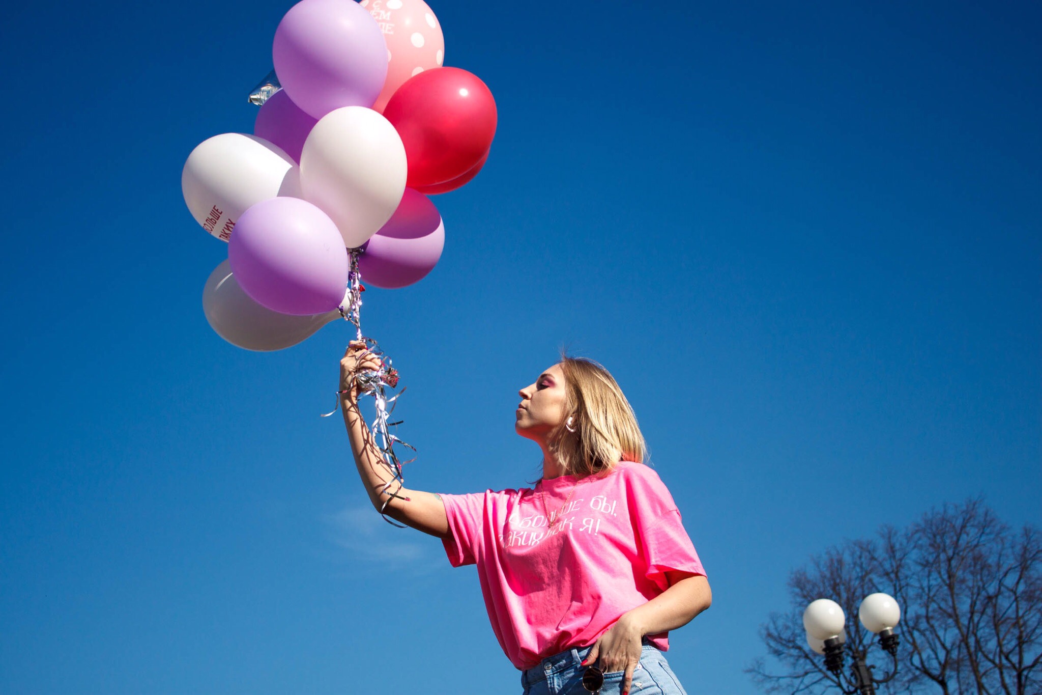 Три представителя разных профессий рассказали о том, как потеряли работу в связи с карантином. Сейчас они сохраняют спокойствие и стараются найти новые способы заработать