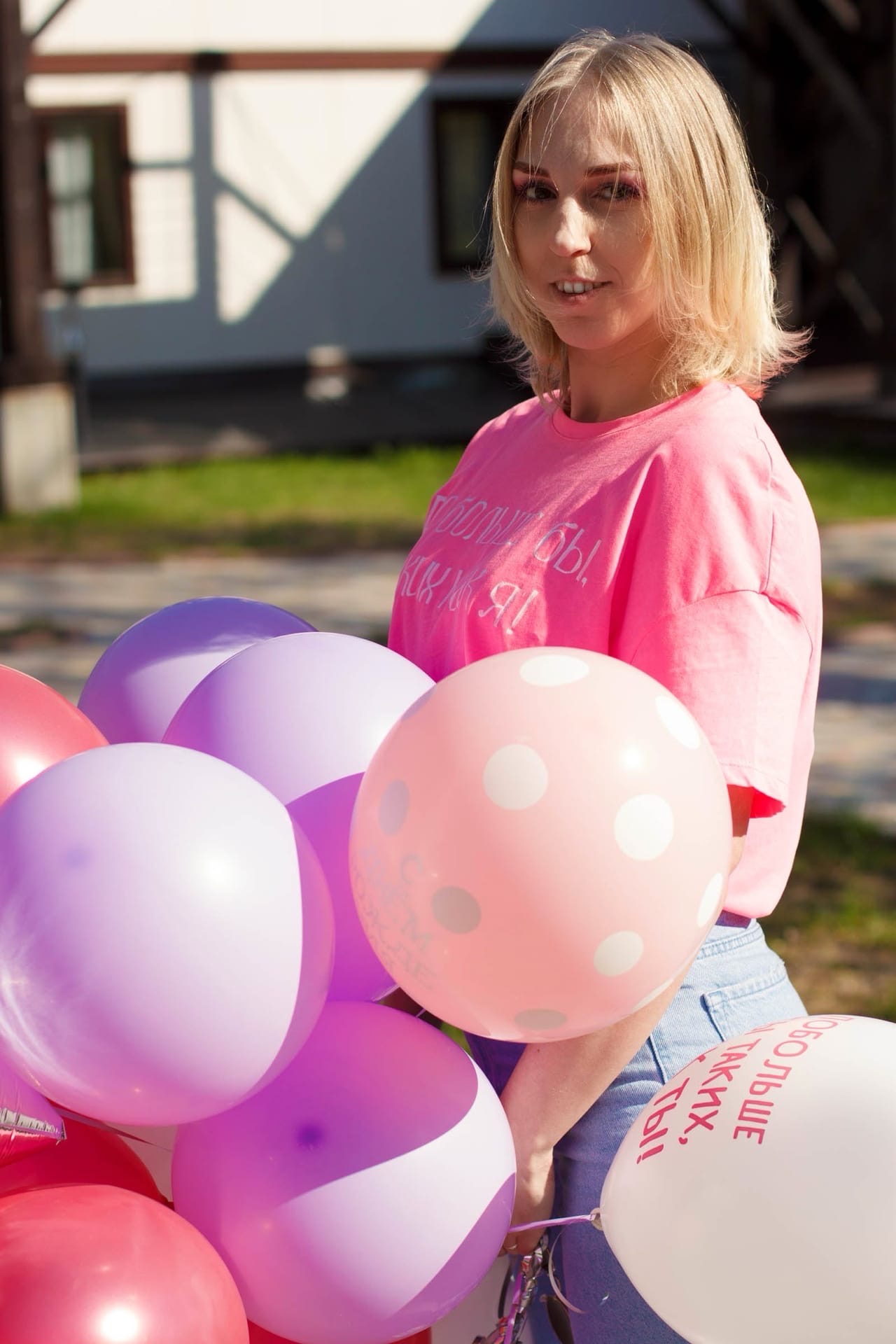 Три представителя разных профессий рассказали о том, как потеряли работу в связи с карантином. Сейчас они сохраняют спокойствие и стараются найти новые способы заработать