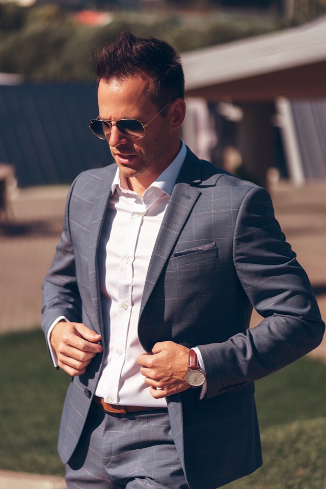 Три представителя разных профессий рассказали о том, как потеряли работу в связи с карантином. Сейчас они сохраняют спокойствие и стараются найти новые способы заработать