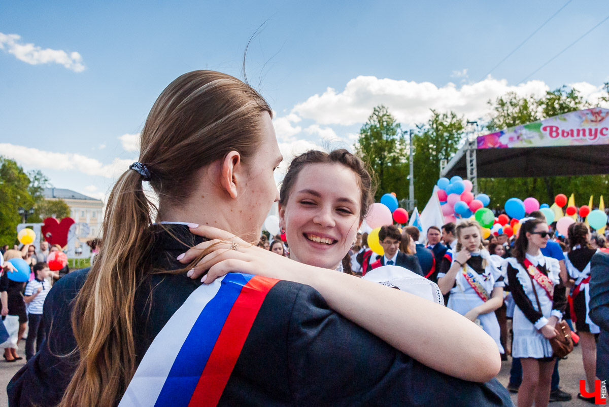 Школы готовятся проводить ЕГЭ в непривычном формате. Рассказываем, как учебные заведения готовятся к предстоящей аттестации и что стало с «Последним звонком-2020»