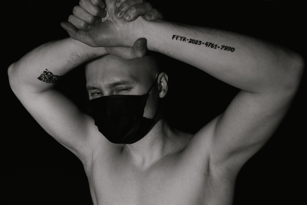 Актуальные темы всегда находят отражение в работах владимирских авторов. На этот раз поговорим о чипировании в версии фотографа Дмитрия Бойкова