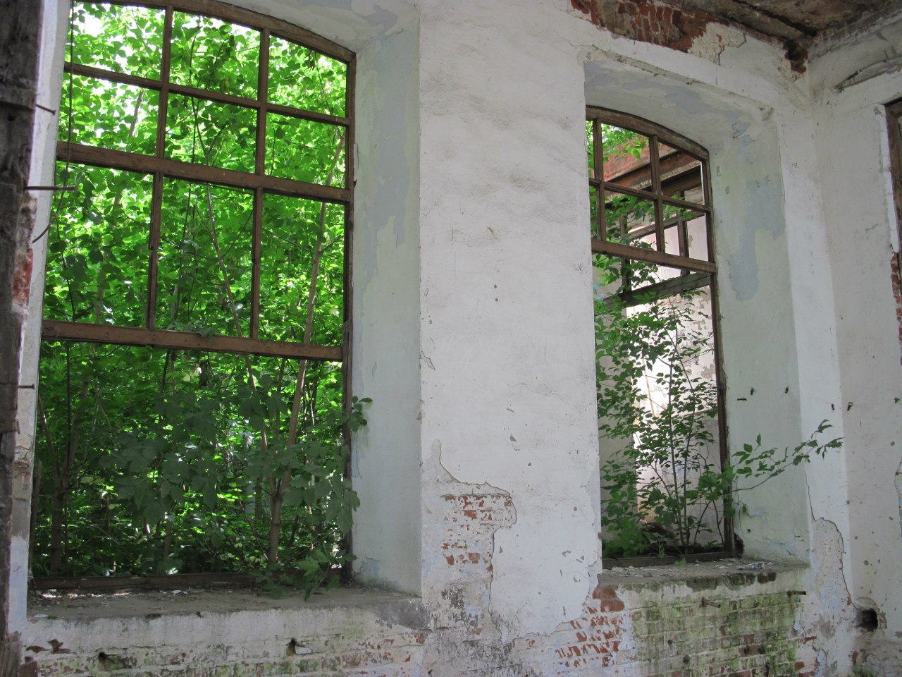 В 2019 году почти полностью разрушилась Льнопрядильно-ткацкая фабрика им. Розы Люксембург в Нововязниках. Какой она была и стала?