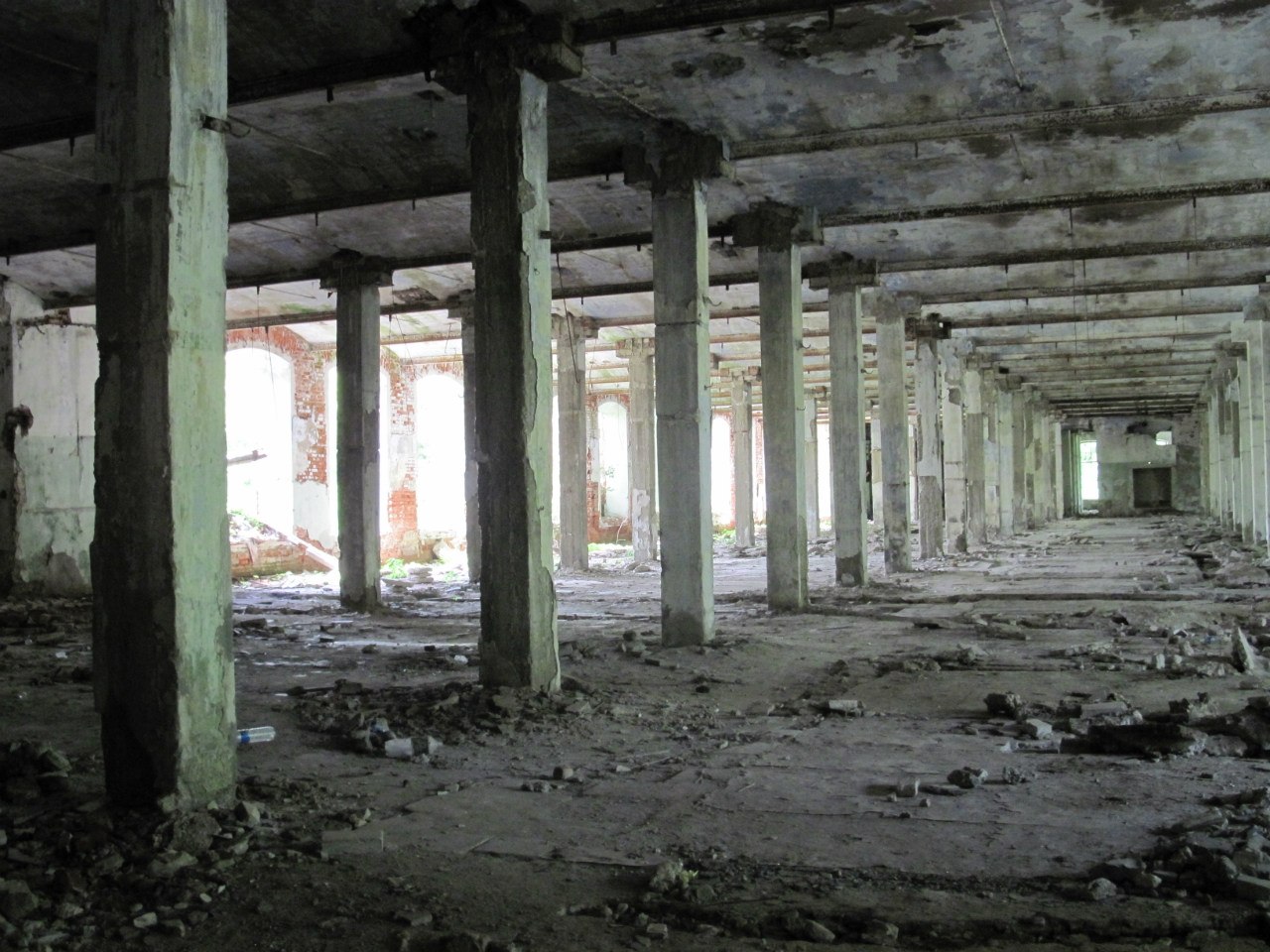 В 2019 году почти полностью разрушилась Льнопрядильно-ткацкая фабрика им. Розы Люксембург в Нововязниках. Какой она была и стала?