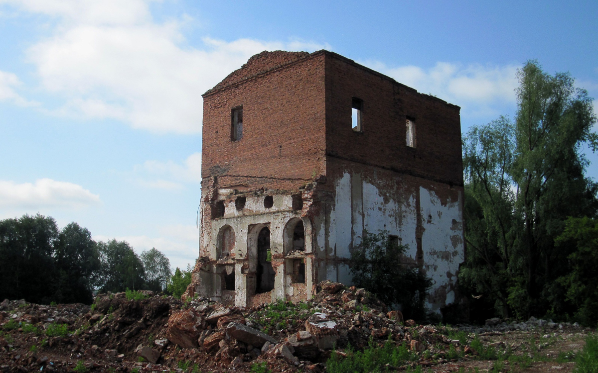 В 2019 году почти полностью разрушилась Льнопрядильно-ткацкая фабрика им. Розы Люксембург в Нововязниках. Какой она была и стала?