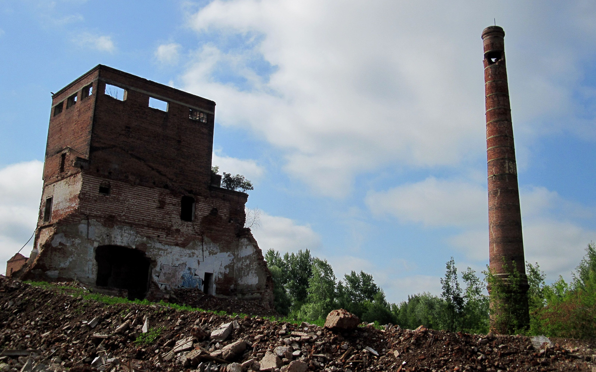 В 2019 году почти полностью разрушилась Льнопрядильно-ткацкая фабрика им. Розы Люксембург в Нововязниках. Какой она была и стала?