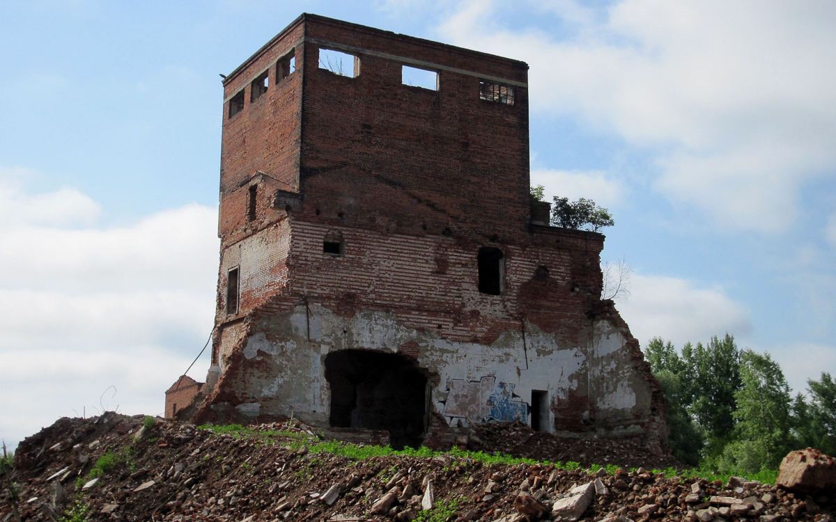 В 2019 году почти полностью разрушилась Льнопрядильно-ткацкая фабрика им. Розы Люксембург в Нововязниках. Какой она была и стала?