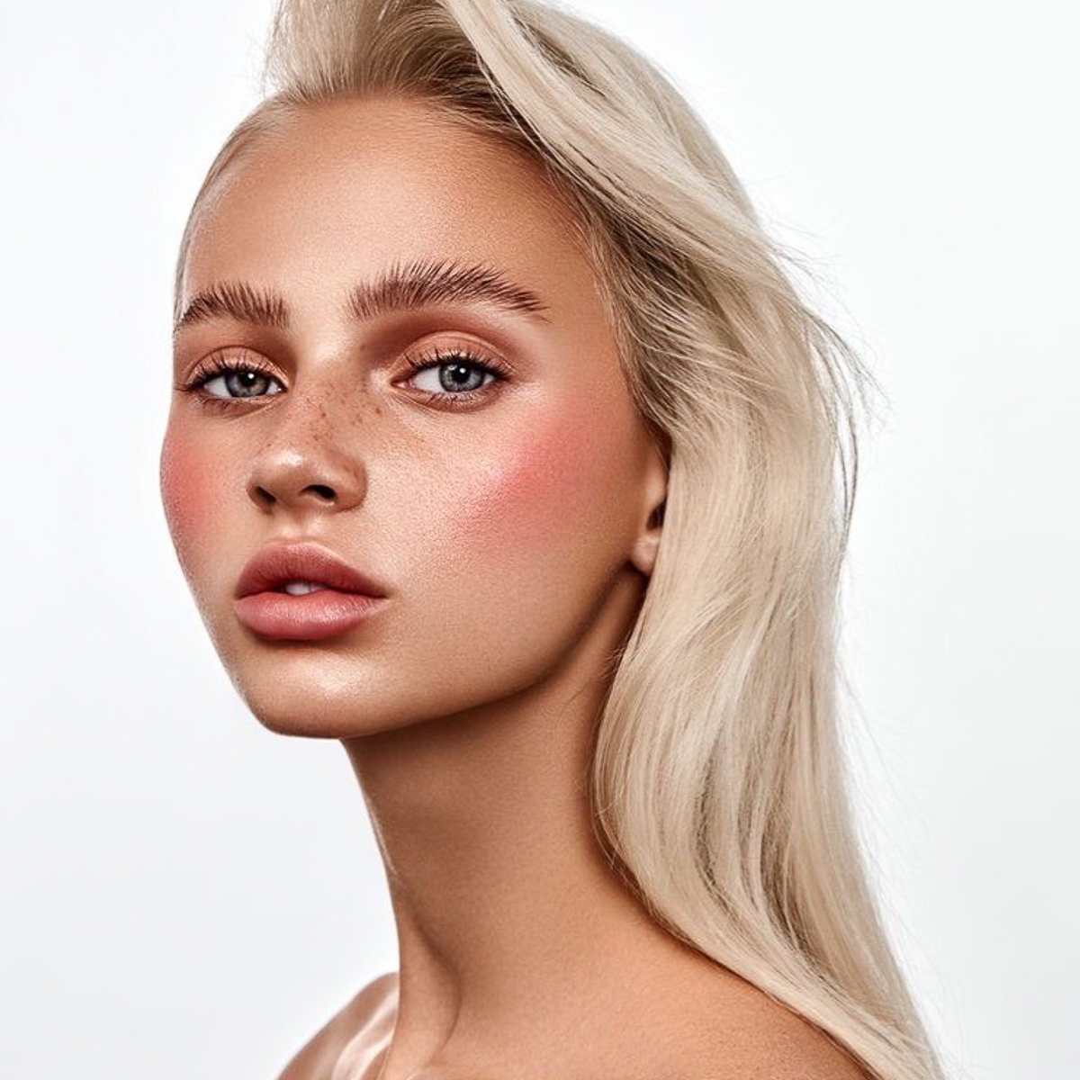 Владимирский визажист Екатерина Глухова рассказала о пяти актуальных летних мейкап-трендах