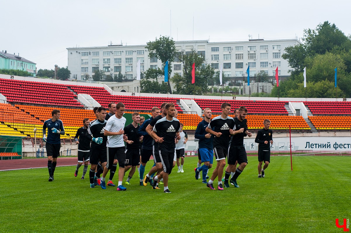 Пока мы не видим футболистов на поле, они вовсю тренируются дома и готовятся к перестановкам в команде. Делимся последними новостями ФК «Торпедо-Владимир» со всеми подробностями