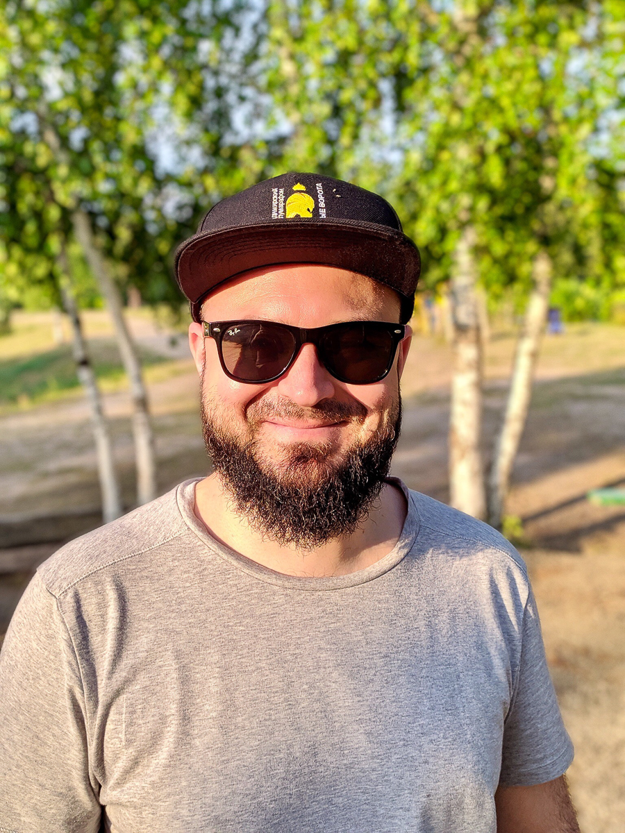 К прогулкам в масках и перчатках во время самоизоляции мы уже привыкли. А что изменится с открытием офисов и заведений? Владимирский урбанист рассказывает, ждать ли нам сенсорных дверей и модернизации всего на свете