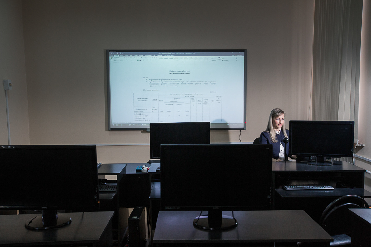 К прогулкам в масках и перчатках во время самоизоляции мы уже привыкли. А что изменится с открытием офисов и заведений? Владимирский урбанист рассказывает, ждать ли нам сенсорных дверей и модернизации всего на свете