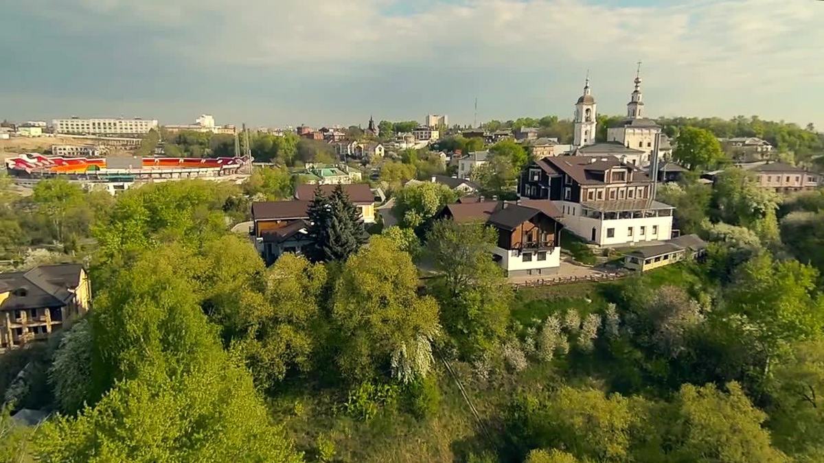 Постепенно гостиничную сферу выводят с карантина. Командировочным уже разрешено заселяться в отели. Скоро их откроют и для остальных гостей