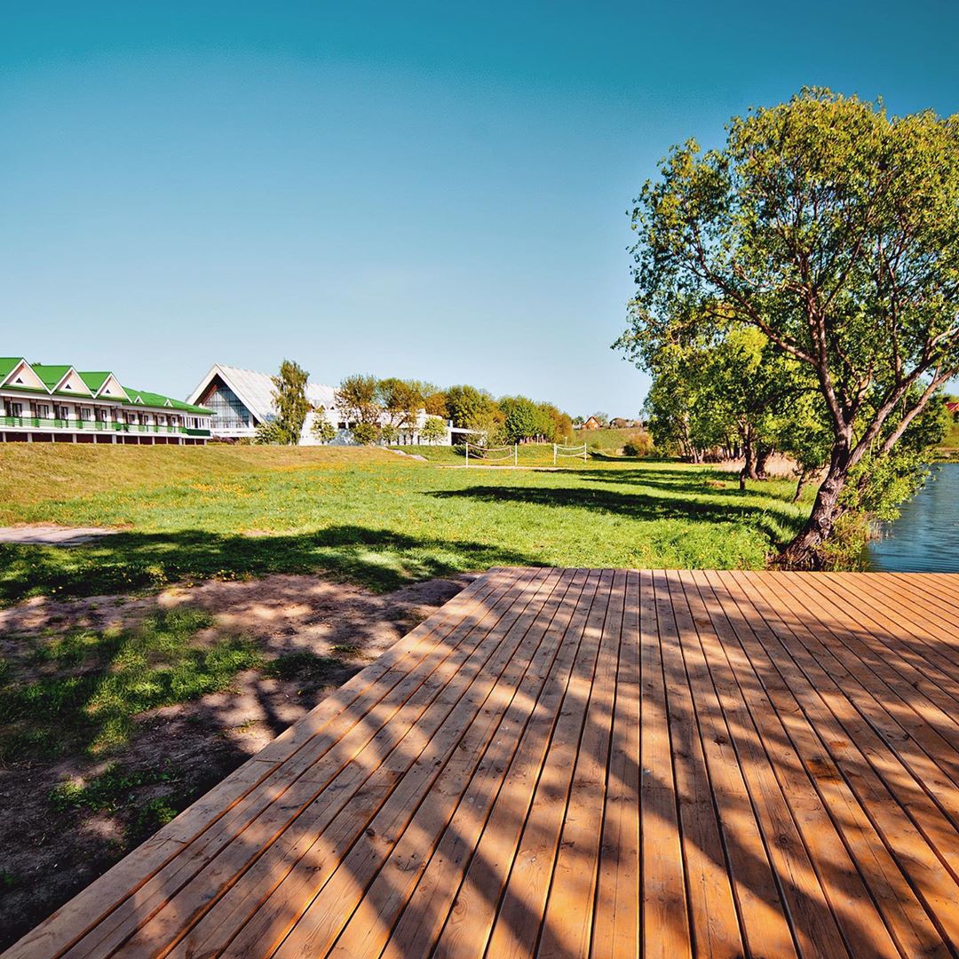 Постепенно гостиничную сферу выводят с карантина. Командировочным уже разрешено заселяться в отели. Скоро их откроют и для остальных гостей