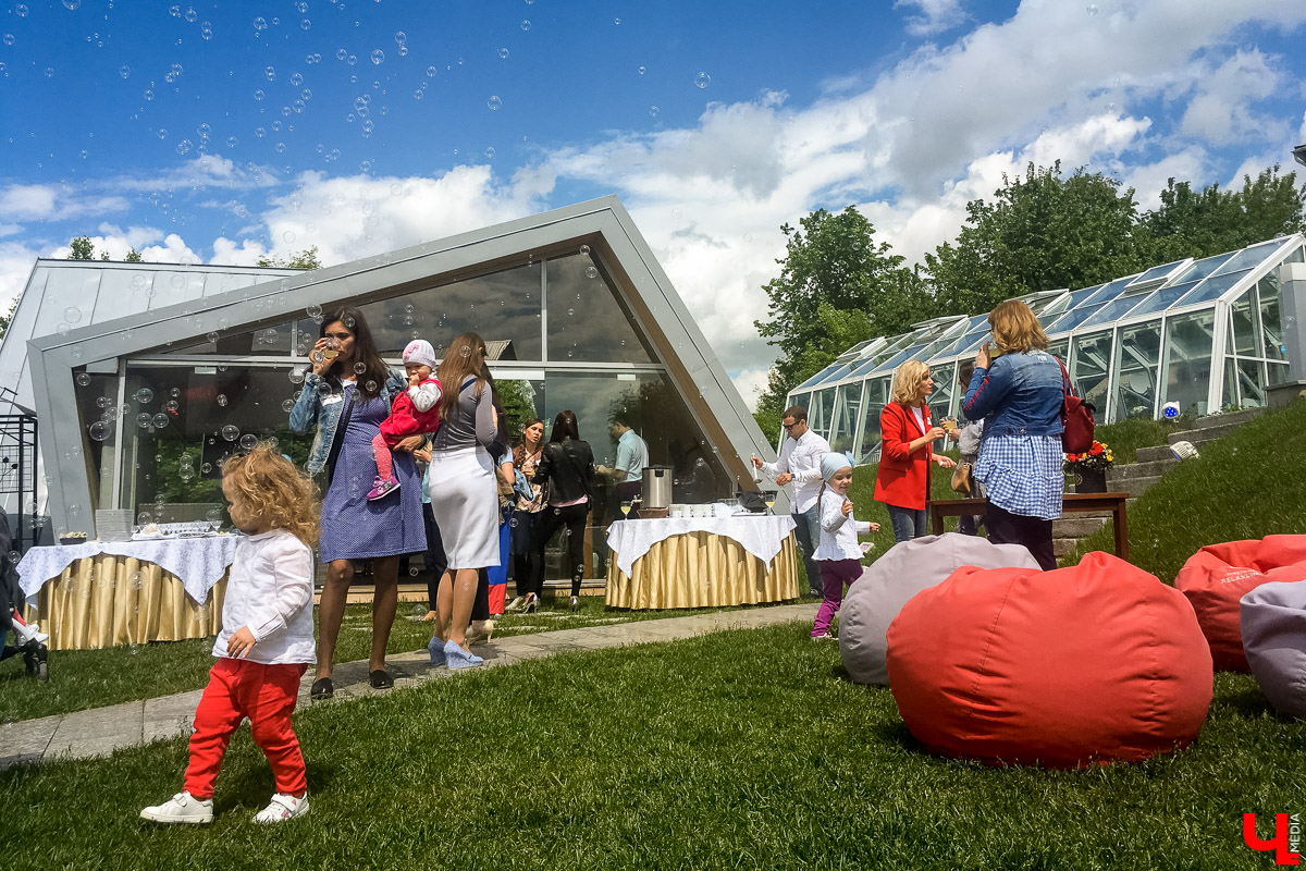 Постепенно гостиничную сферу выводят с карантина. Командировочным уже разрешено заселяться в отели. Скоро их откроют и для остальных гостей