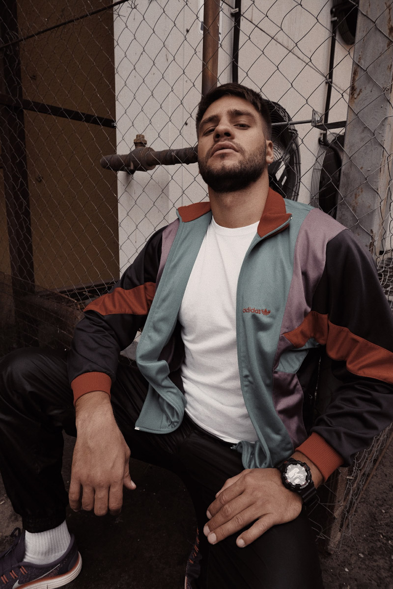 Даниил Андреев из Владимира обожает классные винтажные олимпийки и околофутбольные аутфиты. В его гардеробе масса вещей и целая коллекция обуви, в основном, конечно, кроссовки