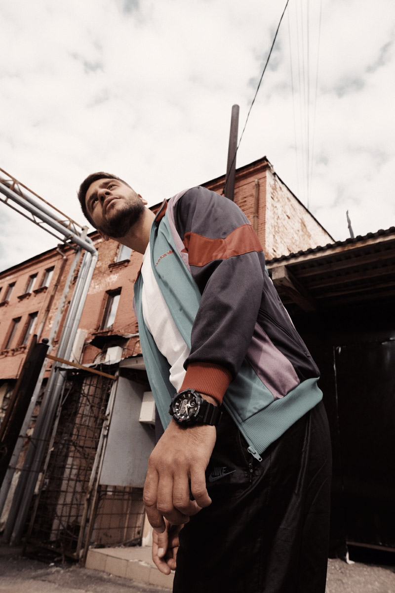 Даниил Андреев из Владимира обожает классные винтажные олимпийки и околофутбольные аутфиты. В его гардеробе масса вещей и целая коллекция обуви, в основном, конечно, кроссовки