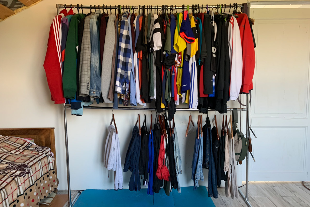 Даниил Андреев из Владимира обожает классные винтажные олимпийки и околофутбольные аутфиты. В его гардеробе масса вещей и целая коллекция обуви, в основном, конечно, кроссовки