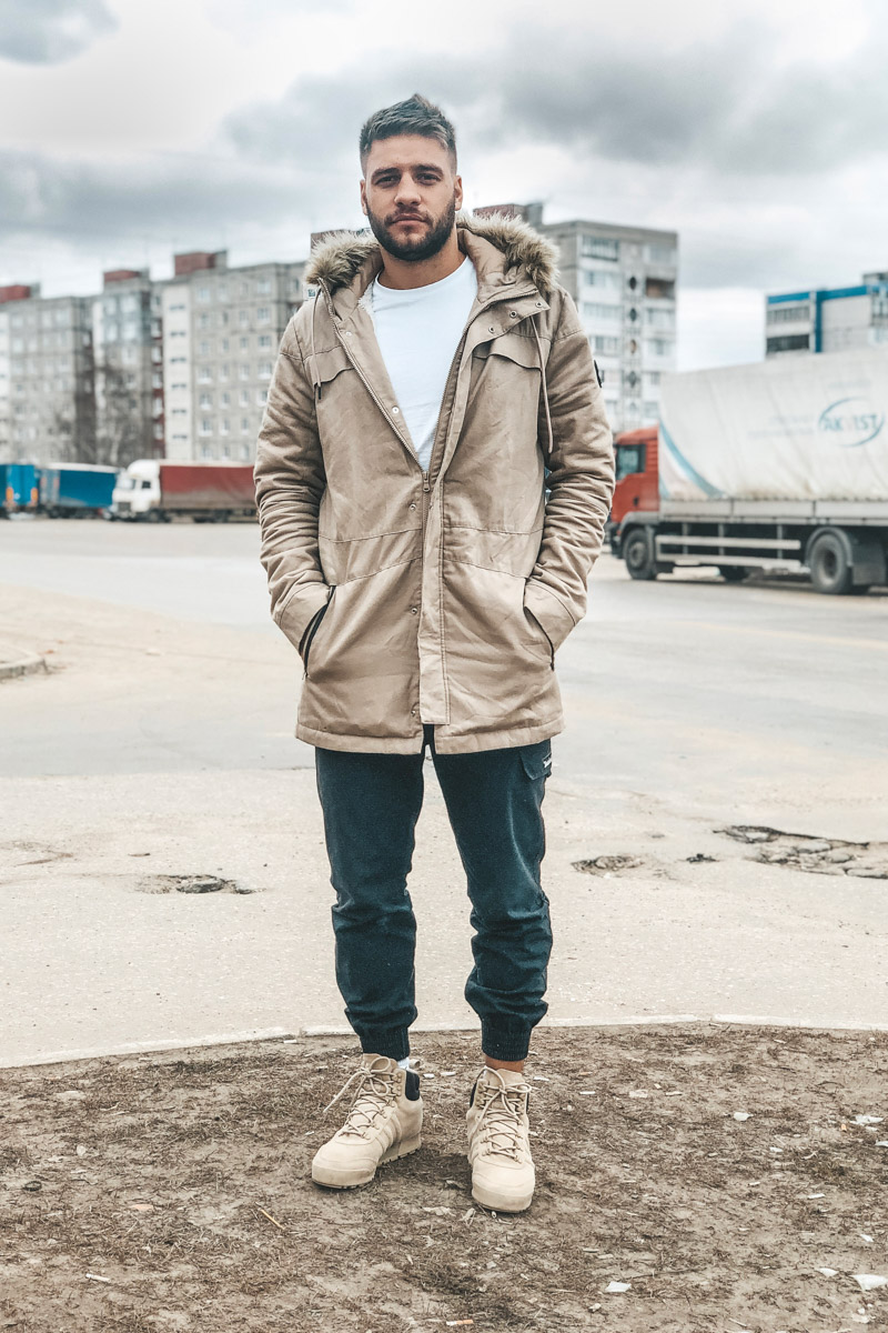 Даниил Андреев из Владимира обожает классные винтажные олимпийки и околофутбольные аутфиты. В его гардеробе масса вещей и целая коллекция обуви, в основном, конечно, кроссовки