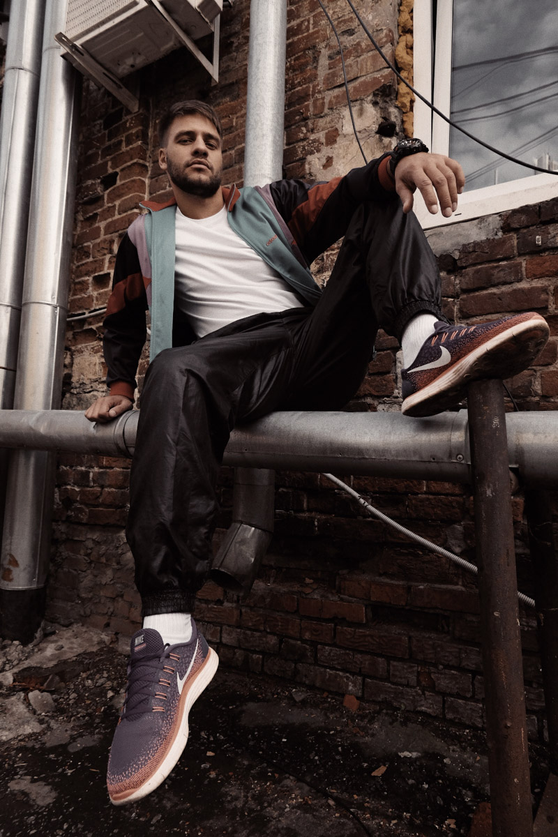 Даниил Андреев из Владимира обожает классные винтажные олимпийки и околофутбольные аутфиты. В его гардеробе масса вещей и целая коллекция обуви, в основном, конечно, кроссовки