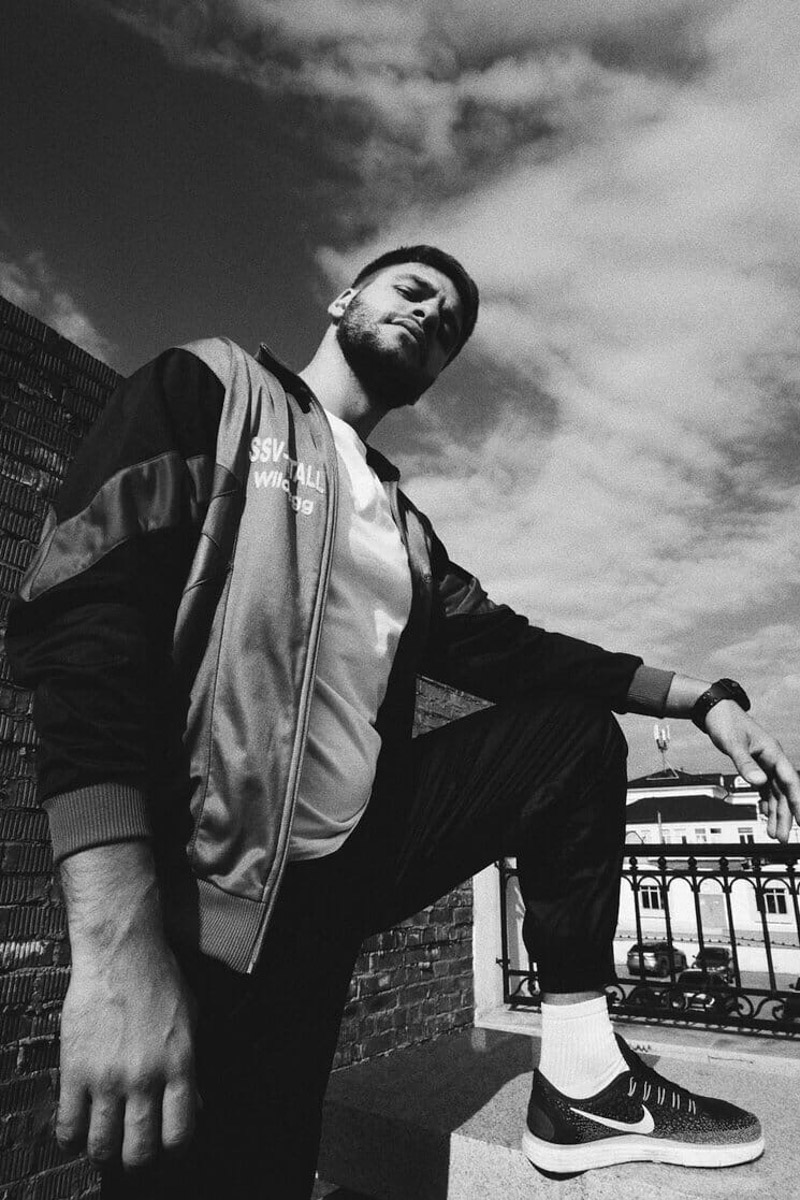 Даниил Андреев из Владимира обожает классные винтажные олимпийки и околофутбольные аутфиты. В его гардеробе масса вещей и целая коллекция обуви, в основном, конечно, кроссовки