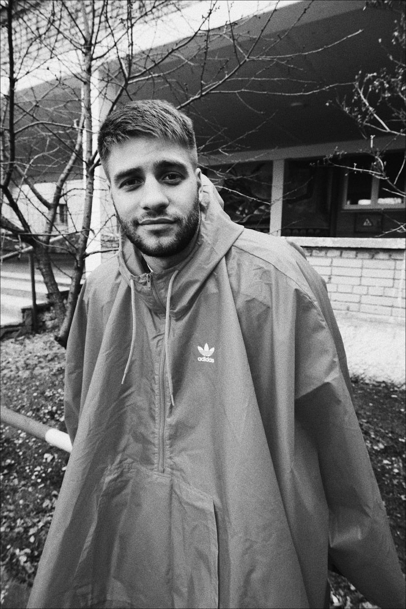 Даниил Андреев из Владимира обожает классные винтажные олимпийки и околофутбольные аутфиты. В его гардеробе масса вещей и целая коллекция обуви, в основном, конечно, кроссовки