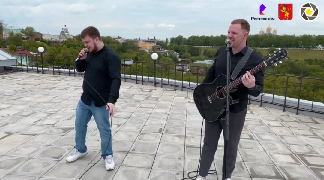 Основная часть шоу прошла не на трансляции городского праздника из «Патриаршего сада», а в комментариях под ней