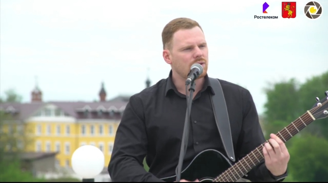 Основная часть шоу прошла не на трансляции городского праздника из «Патриаршего сада», а в комментариях под ней