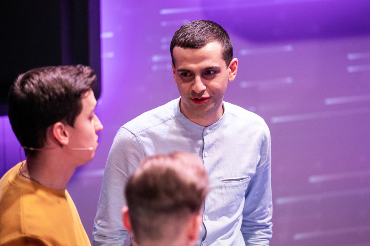 Неуверенный кавказец Сархан Сафарли не вышел в финал «Comedy Баттла». Рассказываем, когда владимирец снова выйдет на сцену и будет радовать нас шутками