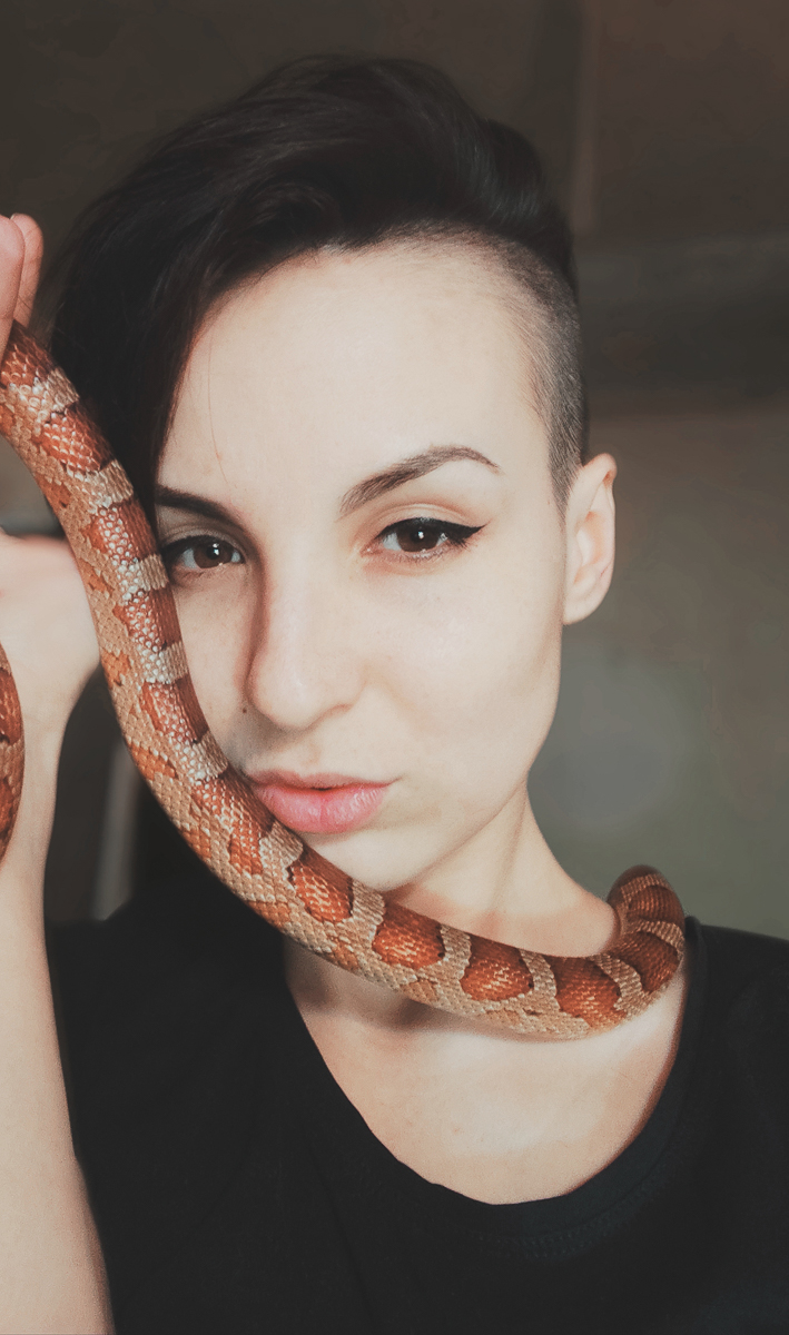 Тигровый питон, капский варан, амурский полоз. Кто еще обитает в домашнем питомнике рептилий владимирской семьи?