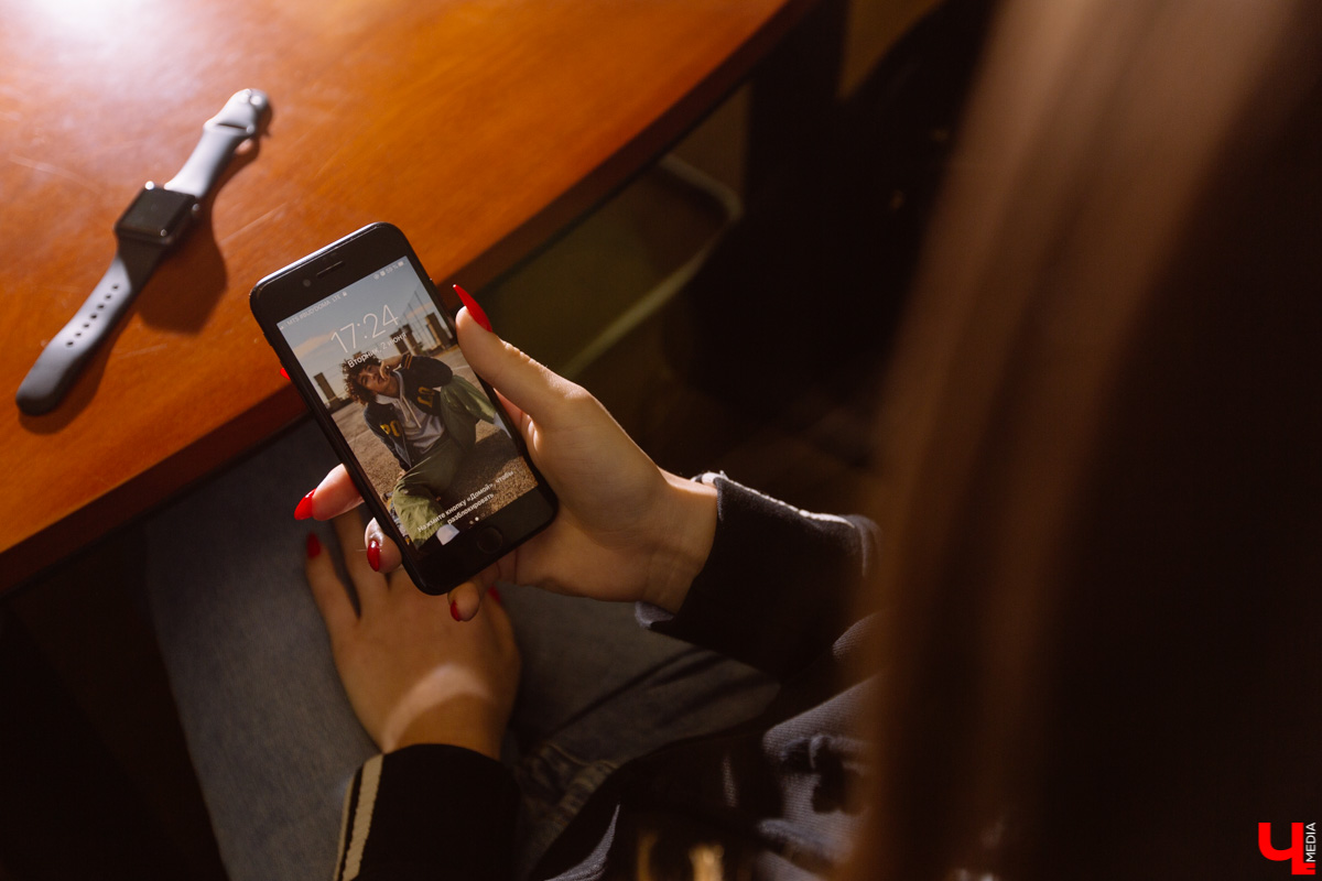 Тестируем новый гаджет вместе с владимирской студенткой Вероникой Устиновой