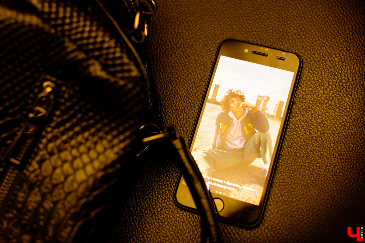 Тестируем новый гаджет вместе с владимирской студенткой Вероникой Устиновой