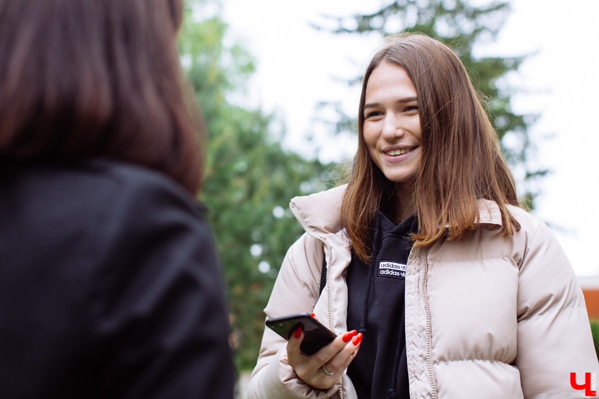 Тестируем новый гаджет вместе с владимирской студенткой Вероникой Устиновой