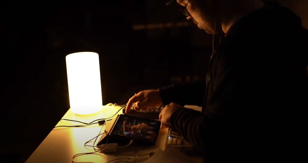 Илья Чертков о музыке пишет и музыку делает. Пишет научно, создает необычно. В конце мая он выпустил «Сомну» — пять композиций, отражающих фазы сна неизвестного японца